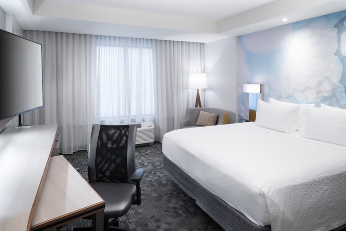 Imagen de la habitación del Hotel Courtyard By Marriott Hilton Head Island. Foto 9