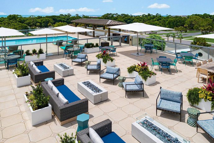 Imagen de la habitación del Hotel Courtyard By Marriott Hilton Head Island. Foto 10