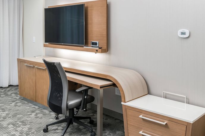 Imagen de la habitación del Hotel Courtyard By Marriott Hilton Head Island. Foto 11