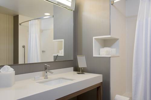 Imagen de la habitación del Hotel Courtyard By Marriott Holland Downtown. Foto 6