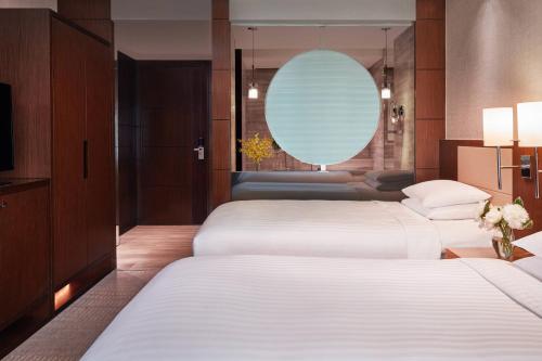 Imagen de la habitación del Hotel Courtyard By Marriott Hong Kong. Foto 13