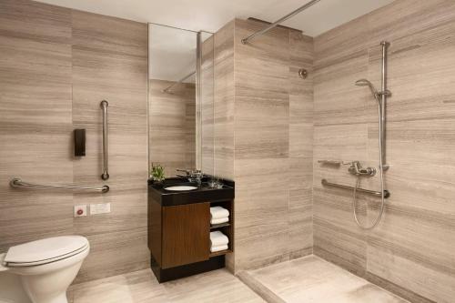 Imagen de la habitación del Hotel Courtyard By Marriott Hong Kong. Foto 15