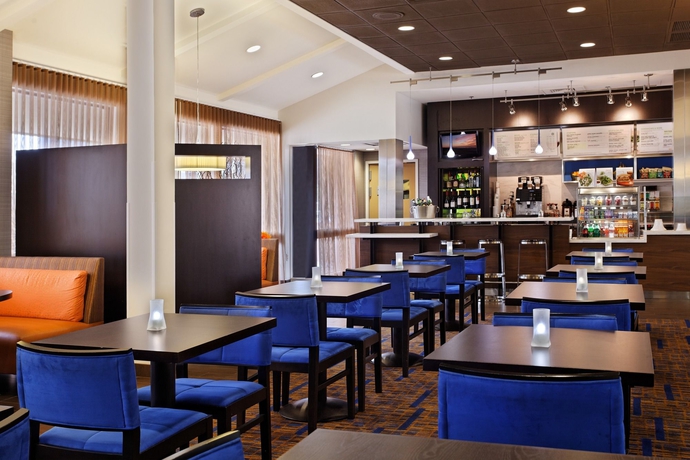 Imagen del bar/restaurante del Hotel Courtyard By Marriott Houston Brookhollow. Foto 2