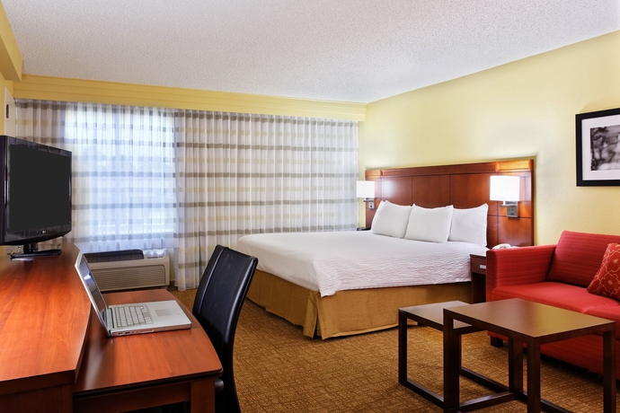 Imagen de la habitación del Hotel Courtyard By Marriott Houston Brookhollow. Foto 8