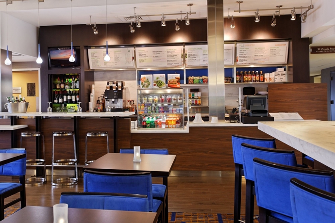 Imagen del bar/restaurante del Hotel Courtyard By Marriott Houston Brookhollow. Foto 3