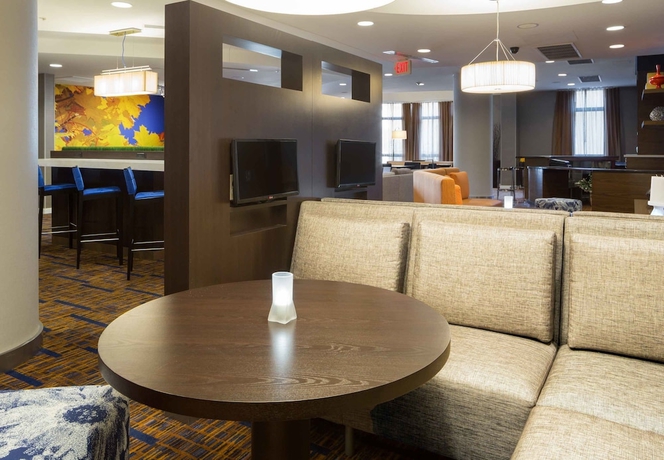 Imagen de los interiores del Hotel Courtyard By Marriott Houston By The Galleria. Foto 13