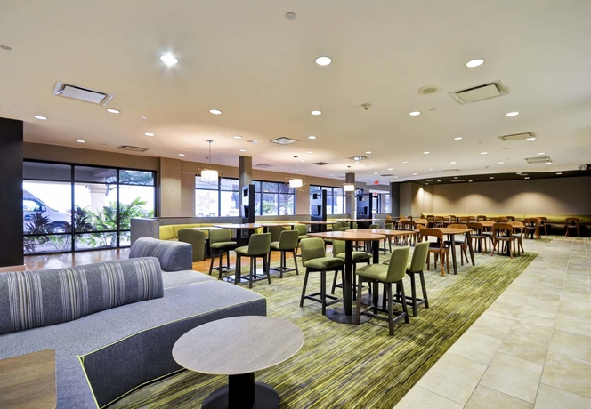 Imagen del bar/restaurante del Hotel Courtyard By Marriott Houston I-10 West/energy Corridor. Foto 2