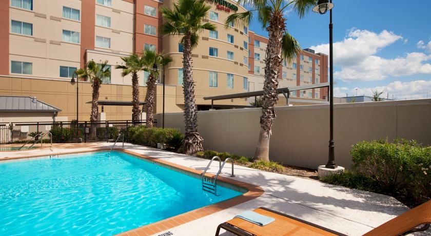 Imagen de la piscina del Hotel Courtyard By Marriott Houston Pearland. Foto 5