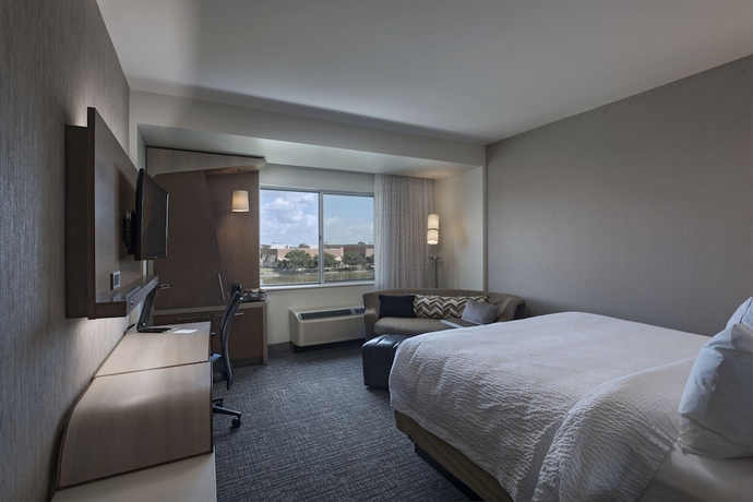 Imagen de la habitación del Hotel Courtyard By Marriott Houston Sugar Land/lake Pointe. Foto 12