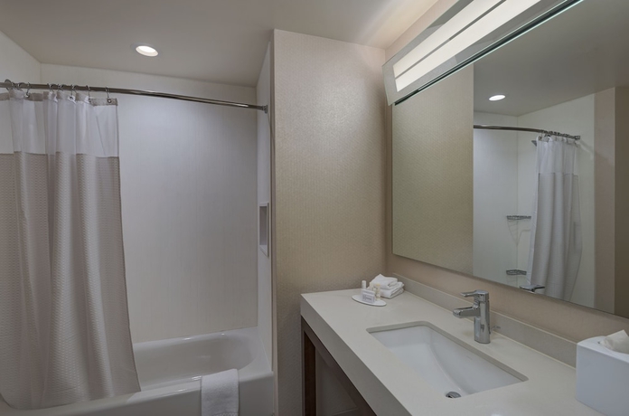Imagen de la habitación del Hotel Courtyard By Marriott Houston Sugar Land/lake Pointe. Foto 13