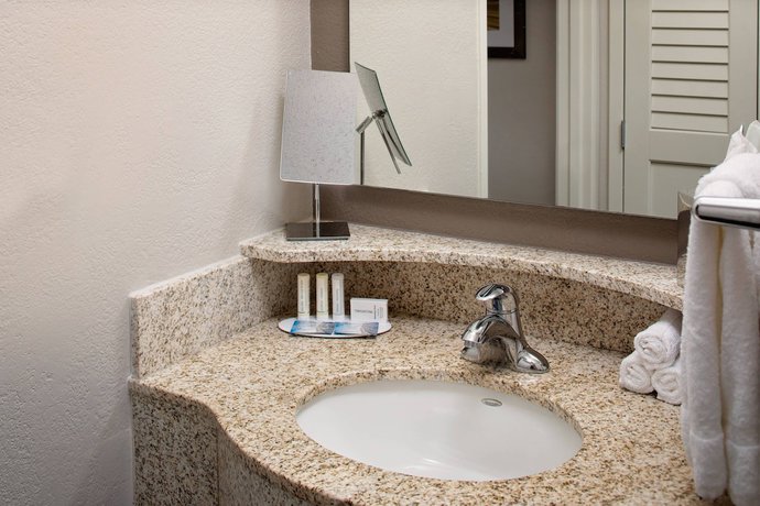 Imagen de la habitación del Hotel Courtyard By Marriott Houston Westchase. Foto 9