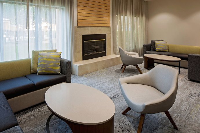 Imagen de los interiores del Hotel Courtyard By Marriott Houston Westchase. Foto 16