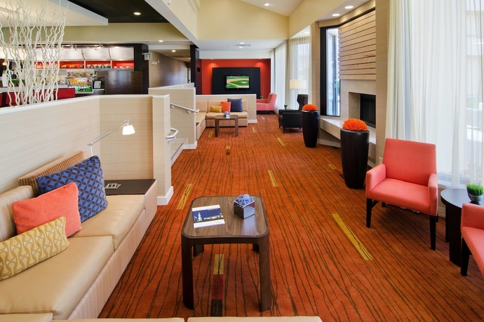 Imagen de los interiores del Hotel Courtyard By Marriott Huntsville University Drive. Foto 17