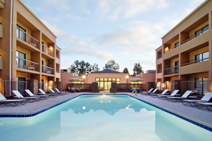 Imagen de la piscina del Hotel Courtyard By Marriott Huntsville University Drive. Foto 19