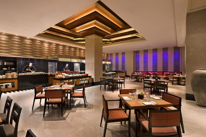 Imagen del bar/restaurante del Hotel Courtyard By Marriott Hyderabad. Foto 3