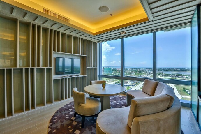 Imagen de la habitación del Hotel Courtyard By Marriott Iloilo. Foto 30
