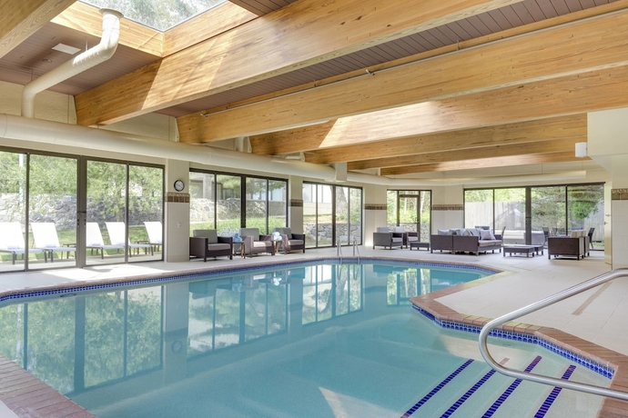 Imagen de la piscina del Hotel Courtyard By Marriott In Portsmouth. Foto 19