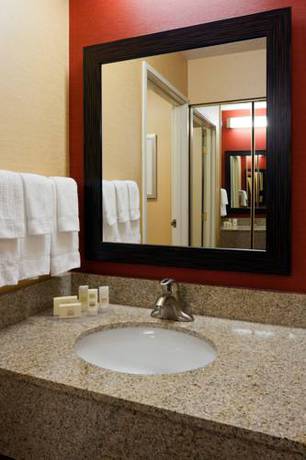 Imagen de la habitación del Hotel Courtyard By Marriott Indianapolis At The Capitol. Foto 4