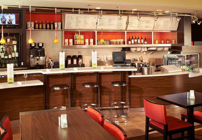 Imagen del bar/restaurante del Hotel Courtyard By Marriott Indianapolis Castleton. Foto 3