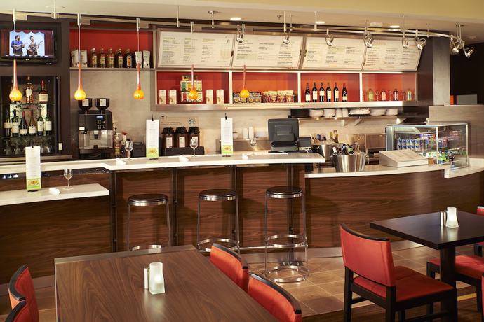 Imagen del bar/restaurante del Hotel Courtyard By Marriott Indianapolis Castleton. Foto 6
