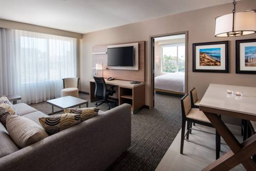 Imagen de la habitación del Hotel Courtyard By Marriott Irvine Spectrum. Foto 5