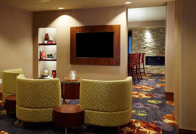 Imagen de los interiores del Hotel Courtyard By Marriott Ithaca Airport/university. Foto 10
