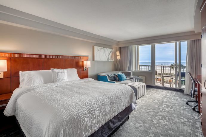 Imagen de la habitación del Hotel Courtyard By Marriott Jacksonville Beach Oceanfront. Foto 1