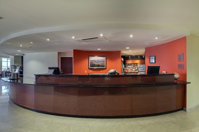 Imagen de los interiores del Hotel Courtyard By Marriott Jacksonville Beach Oceanfront. Foto 13