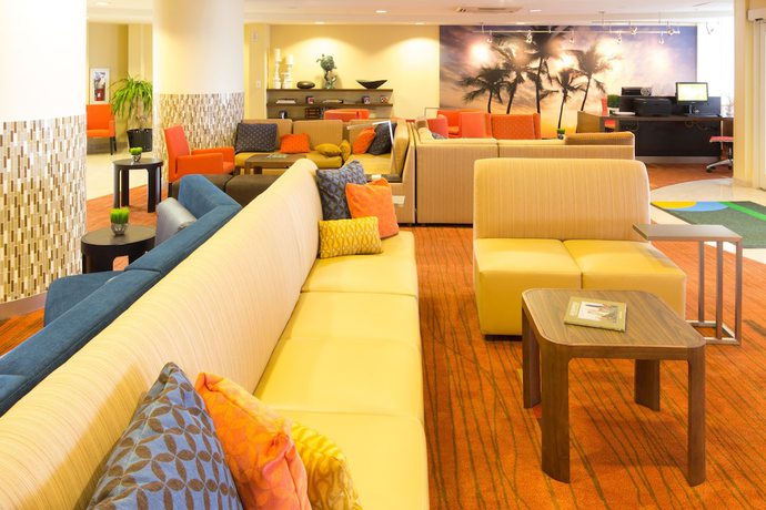 Imagen de los interiores del Hotel Courtyard By Marriott Jacksonville Beach Oceanfront. Foto 14