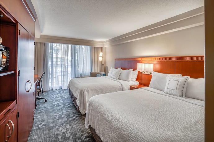 Imagen de la habitación del Hotel Courtyard By Marriott Jacksonville Beach Oceanfront. Foto 4