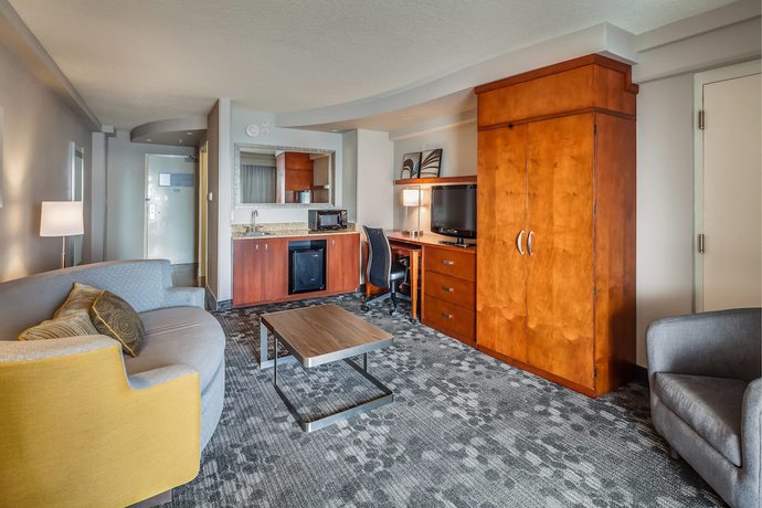 Imagen de la habitación del Hotel Courtyard By Marriott Jacksonville Beach Oceanfront. Foto 5