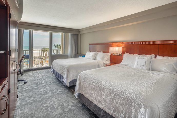 Imagen de la habitación del Hotel Courtyard By Marriott Jacksonville Beach Oceanfront. Foto 7