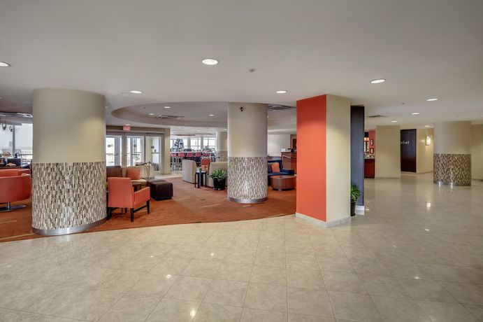 Imagen de los interiores del Hotel Courtyard By Marriott Jacksonville Beach Oceanfront. Foto 16