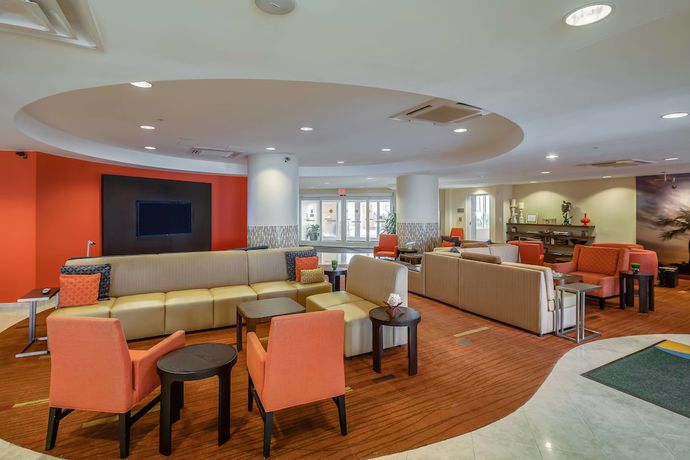 Imagen de los interiores del Hotel Courtyard By Marriott Jacksonville Beach Oceanfront. Foto 17