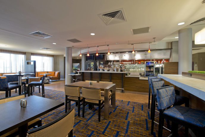 Imagen del bar/restaurante del Hotel Courtyard By Marriott Jacksonville Flagler Center. Foto 3
