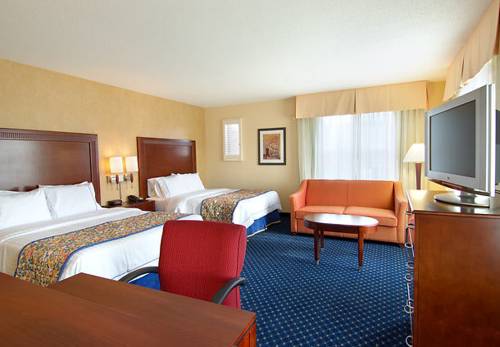 Imagen de la habitación del Hotel Courtyard By Marriott Kansas City Country Club Plaza. Foto 4
