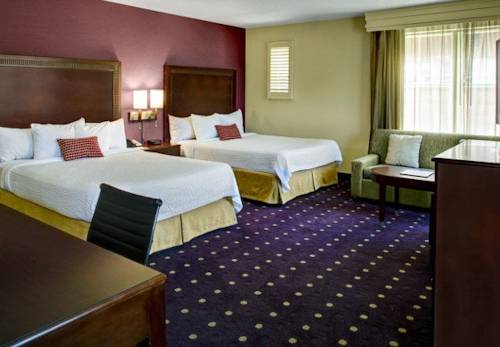 Imagen de la habitación del Hotel Courtyard By Marriott Kansas City Country Club Plaza. Foto 8