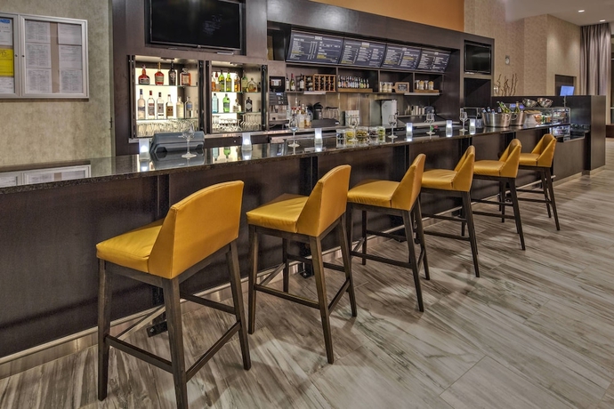 Imagen del bar/restaurante del Hotel Courtyard By Marriott Kansas City Downtown/convention Center. Foto 4