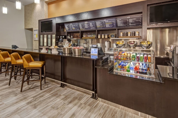 Imagen del bar/restaurante del Hotel Courtyard By Marriott Kansas City Downtown/convention Center. Foto 5
