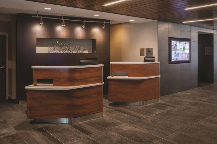 Imagen de los interiores del Hotel Courtyard By Marriott Kansas City Olathe. Foto 15