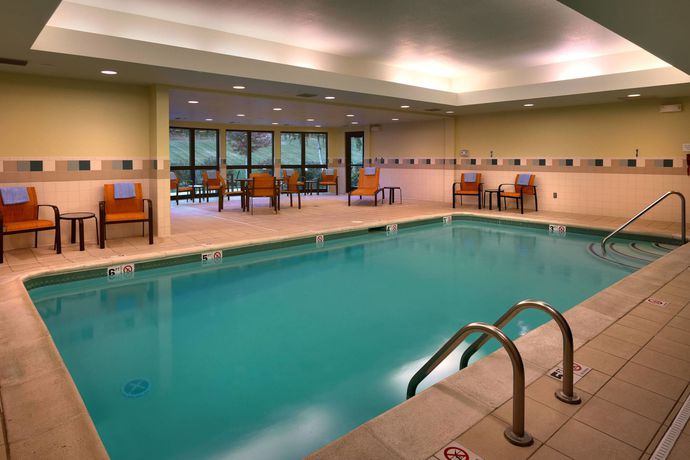 Imagen de la piscina del Hotel Courtyard By Marriott Kansas City Shawnee. Foto 10
