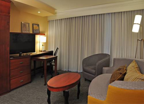 Imagen de la habitación del Hotel Courtyard By Marriott Kingston. Foto 2