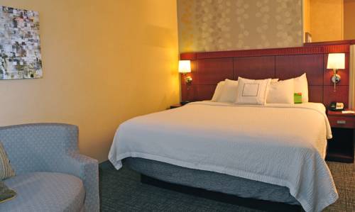 Imagen de la habitación del Hotel Courtyard By Marriott Kingston. Foto 5