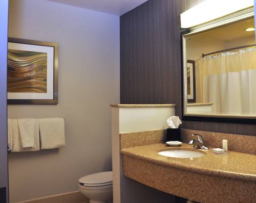 Imagen de la habitación del Hotel Courtyard By Marriott Kingston. Foto 7