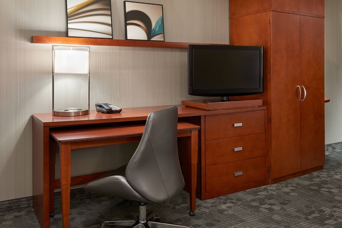 Imagen de la habitación del Hotel Courtyard By Marriott Kingston Highway 401/division Street. Foto 5