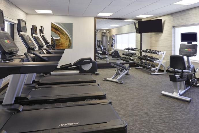 Imagen de los interiores del Hotel Courtyard By Marriott Kingston Highway 401/division Street. Foto 17