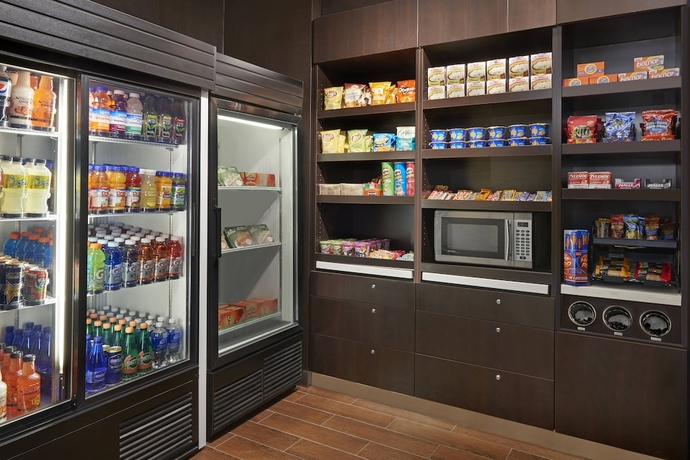 Imagen de los interiores del Hotel Courtyard By Marriott Kingston Highway 401/division Street. Foto 18