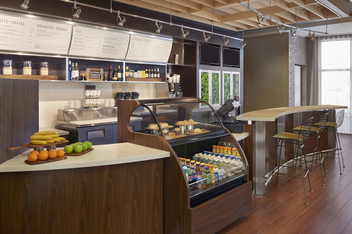 Imagen del bar/restaurante del Hotel Courtyard By Marriott Kingston Highway 401/division Street. Foto 3