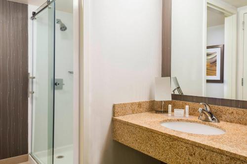 Imagen de la habitación del Hotel Courtyard By Marriott Knoxville Cedar Bluff. Foto 16