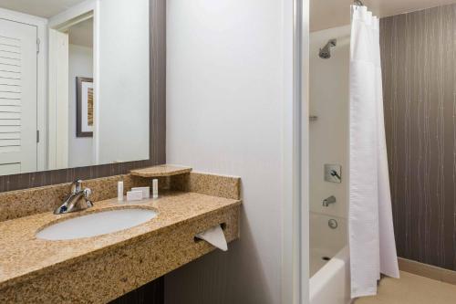 Imagen de la habitación del Hotel Courtyard By Marriott Knoxville Cedar Bluff. Foto 17